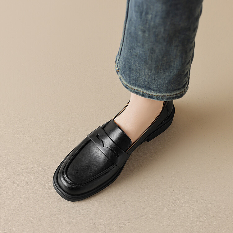 Women's Fashion Flat Shoes in Genuine Leather with Low Heel