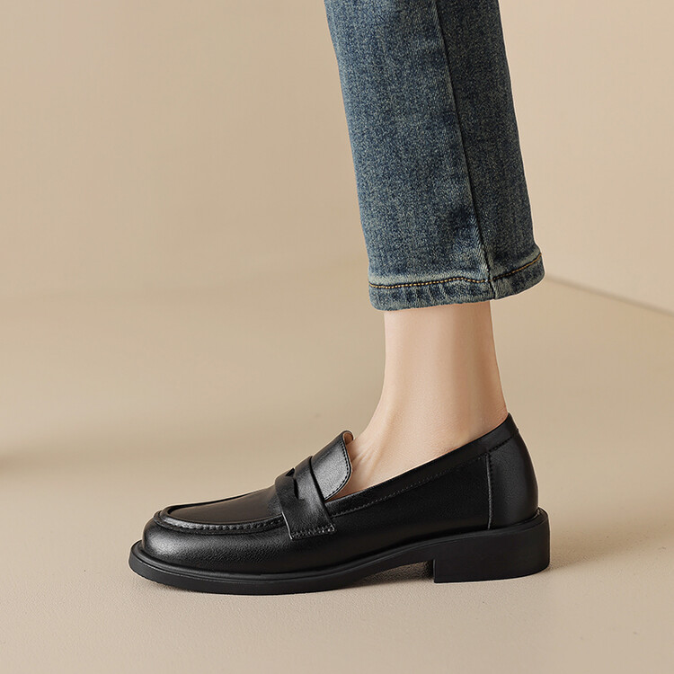 Women's Fashion Flat Shoes in Genuine Leather with Low Heel - Image 2