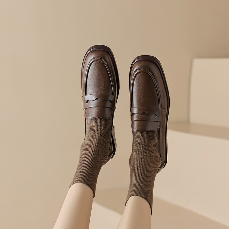 Women's Fashion Flat Shoes in Genuine Leather with Low Heel - Image 5